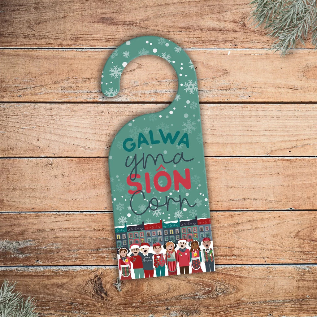 A Galwa yma Sion Corn Christmas Door Hanger from Max Rocks for sale at Mostyn.